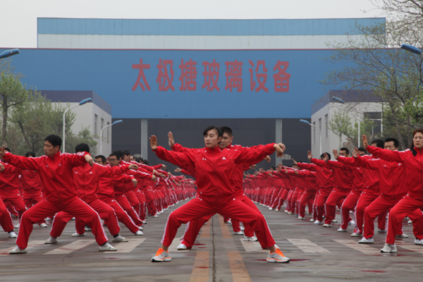 中國太極搪玻璃設(shè)備全體員工向您拜年！