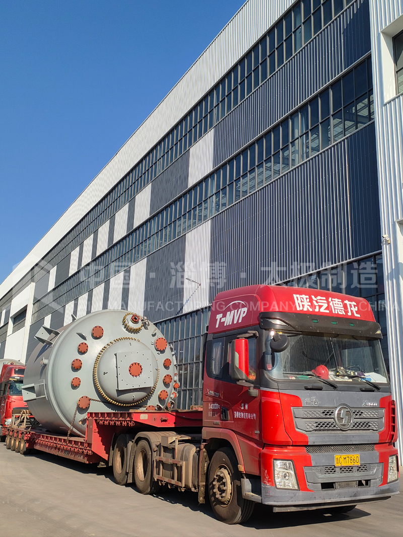 震撼！批量太極 6 萬升搪玻璃反應(yīng)釜今日發(fā)貨